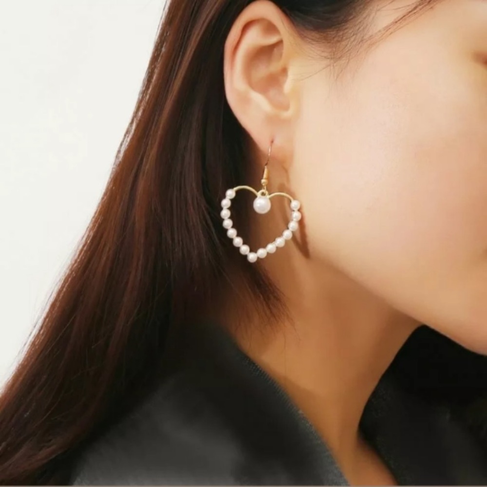Pearl heart earrings